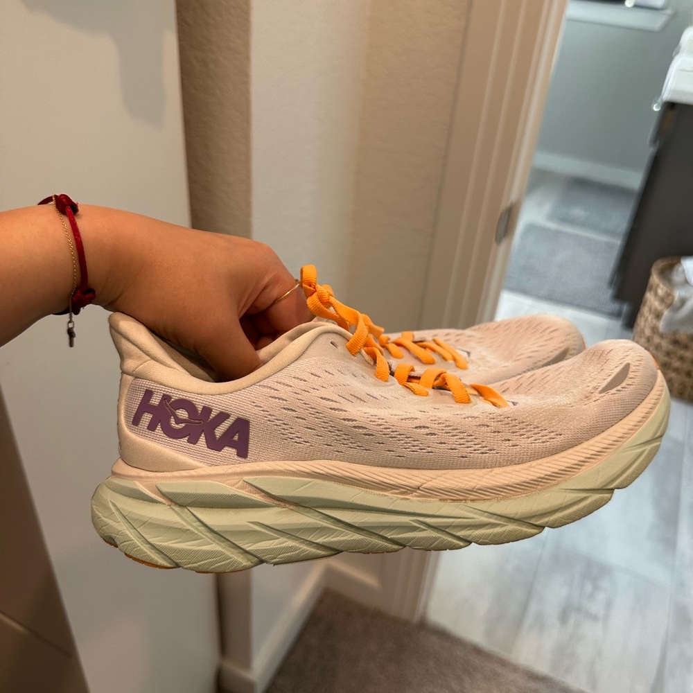 Hoka Clifton 8